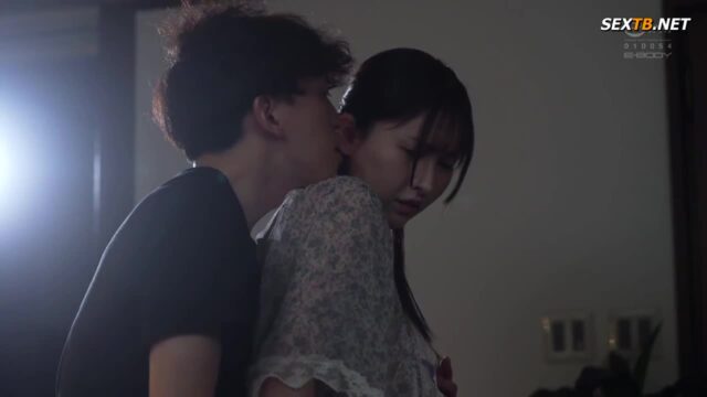 Gái xinh vạch quần khoe mông cong tròn trong siêu thị – sexonline